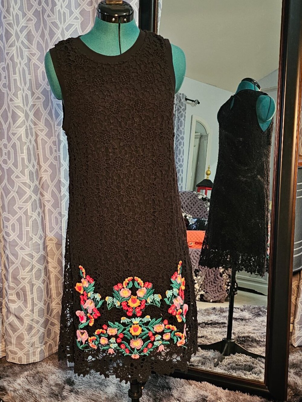 Neiman Marcus Embroidered Black Sleeveless Textured Dress – Size L